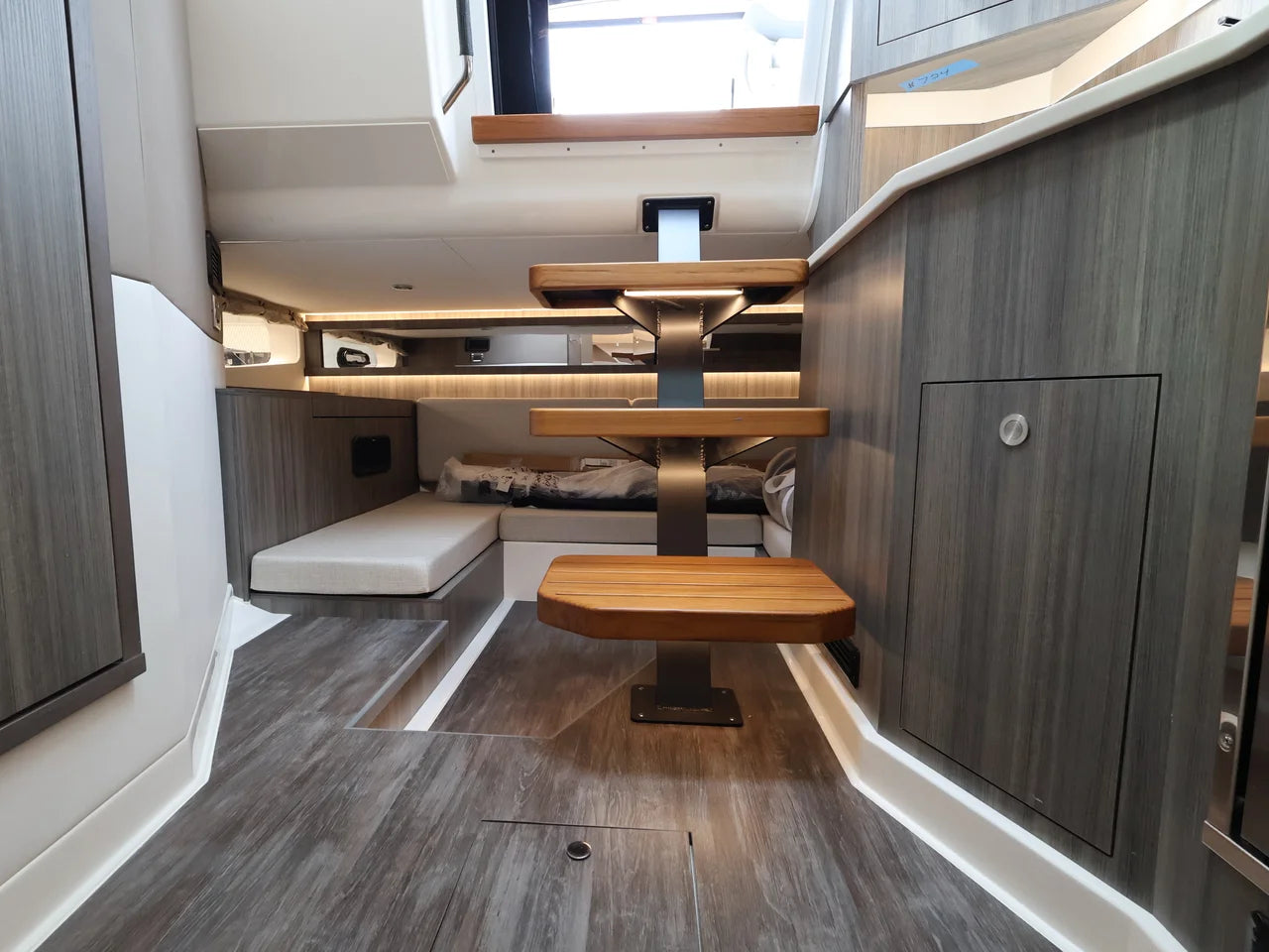 2026 Sea Ray Sundancer 370 Outboard 37.0 feet, Naples, Florida #51
