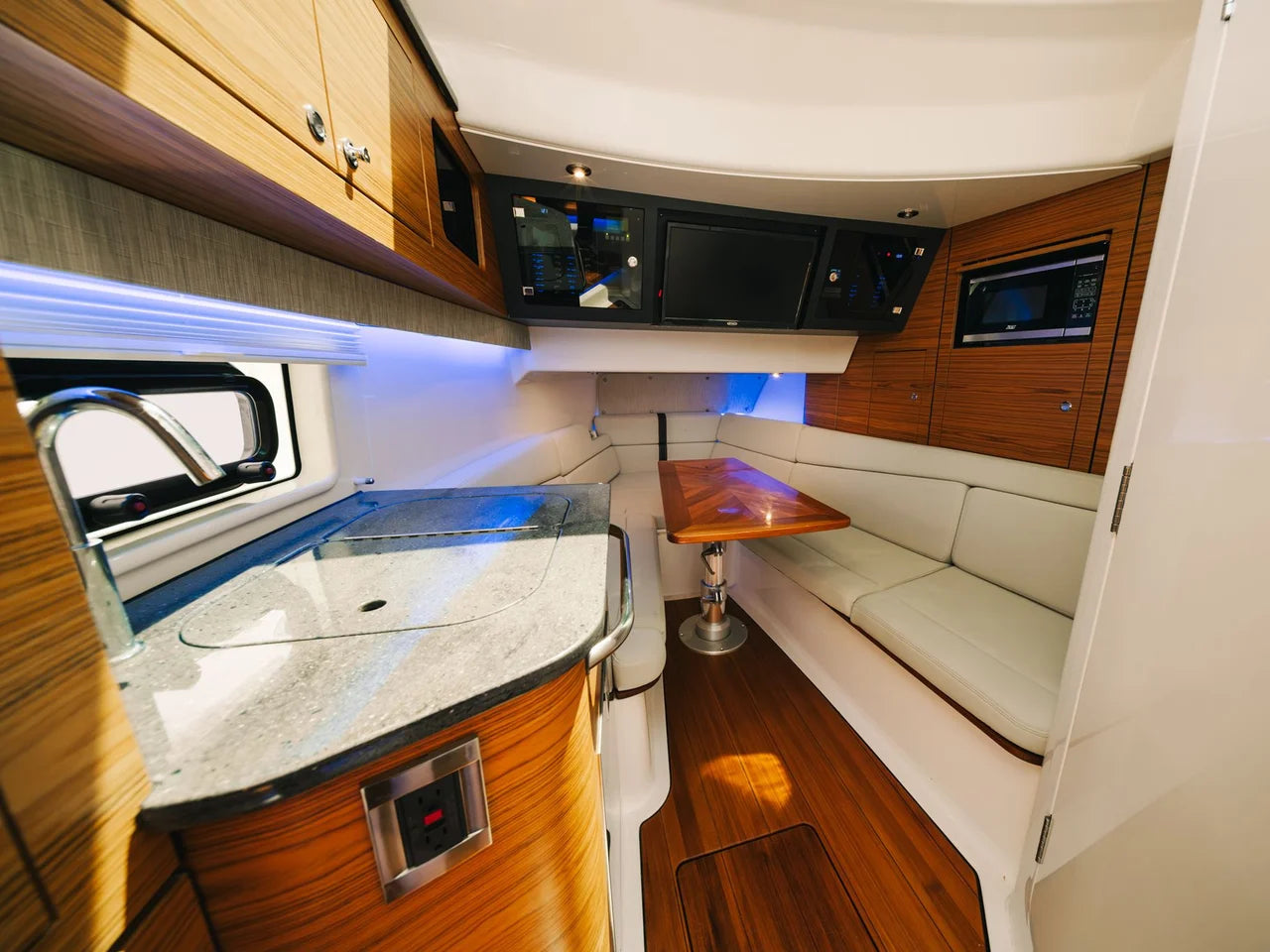 2022 Boston Whaler 380 Realm 38.0 feet, Charleston, SC #17