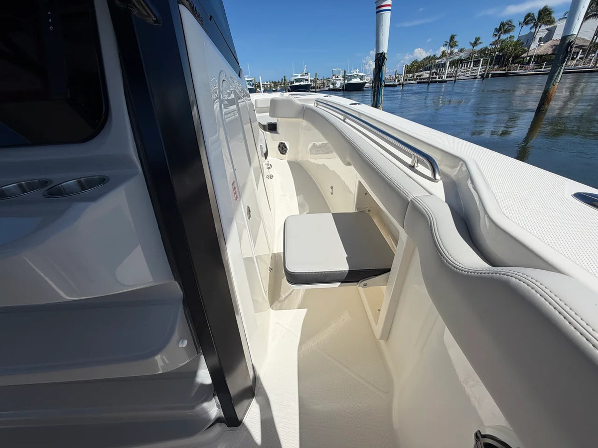 2026 Boston Whaler 330 Outrage 33.0 feet, Jupiter, Florida #36