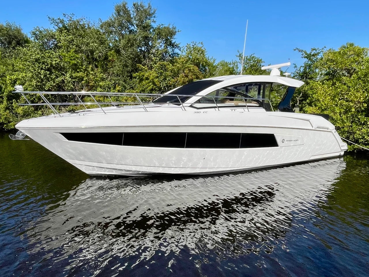 2016 Cruisers Yachts 390 EXPRESS COUPE 39.0 feet, Stuart, FL #2