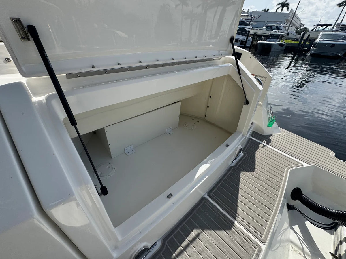 2027 Sea Ray Sundancer 320 Outboard 32.0 feet, Pompano Beach, Florida #11