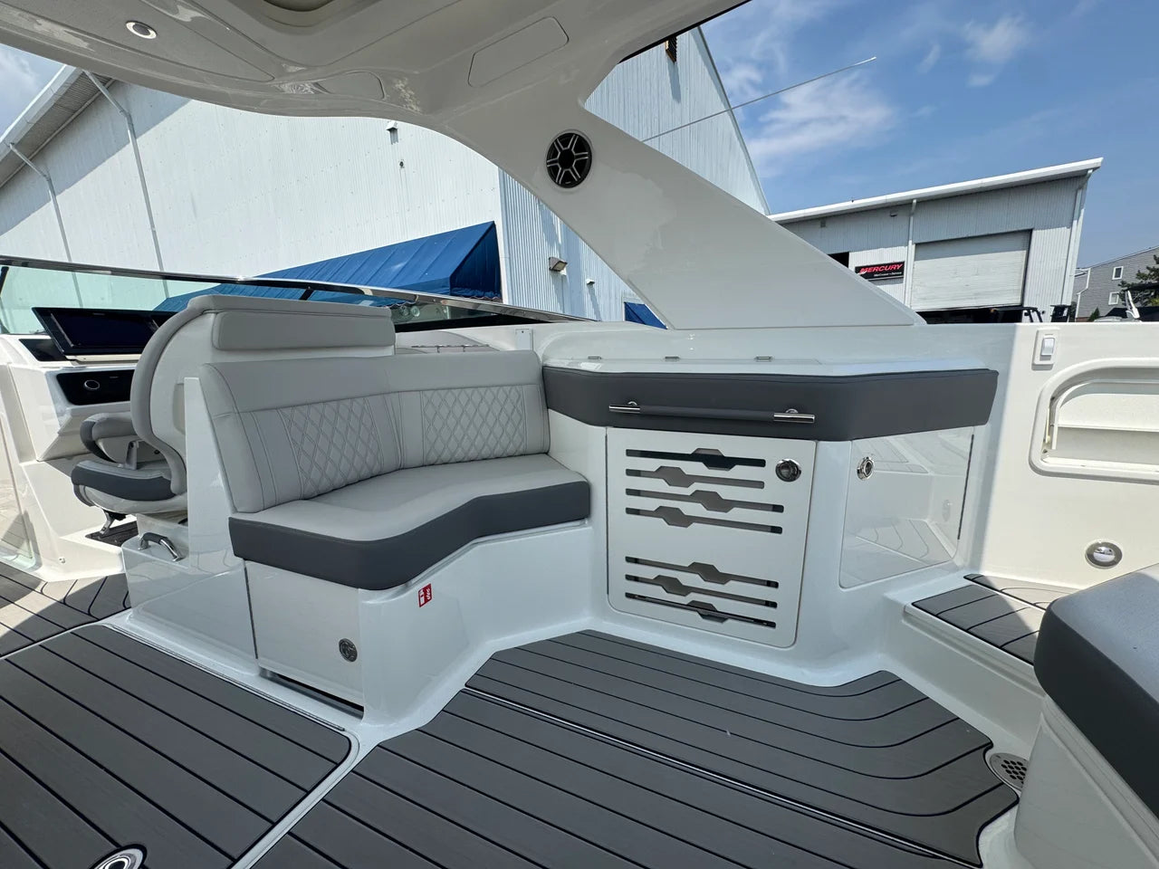 2027 Sea Ray SLX 310 Outboard 31.0 feet, Somers Point, New Jersey #12