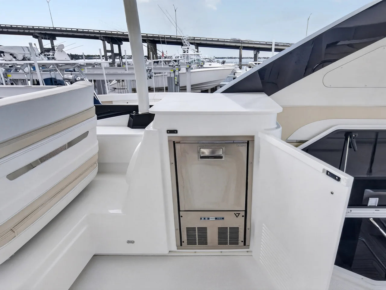 2026 Cruisers Yachts 57 FLY 57.0 feet, Stuart, Florida #81