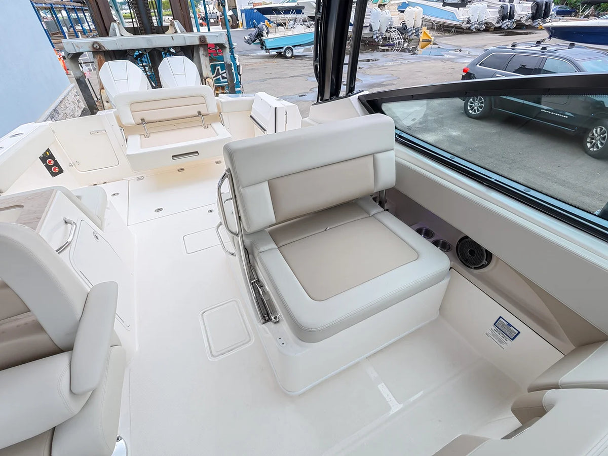 2027 Boston Whaler 280 Vantage 28.0 feet, Norwalk, Connecticut #17