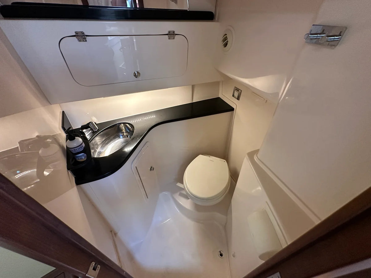 2020 Grady-White 330 EXPRESS 33.0 feet, Pensacola, Florida #32