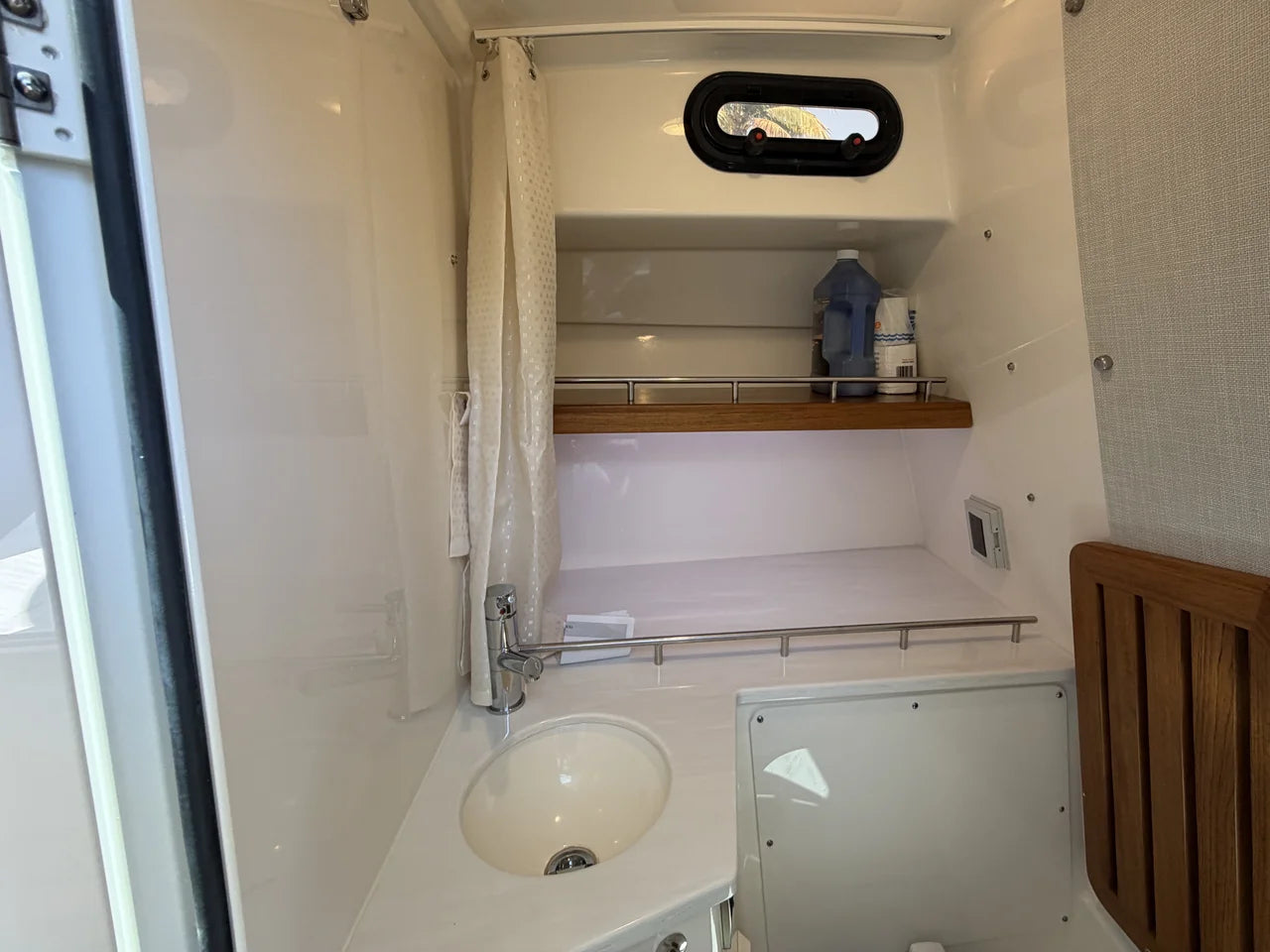 2024 Boston Whaler 350 REALM 35.0 feet, Pompano Beach, Florida #87