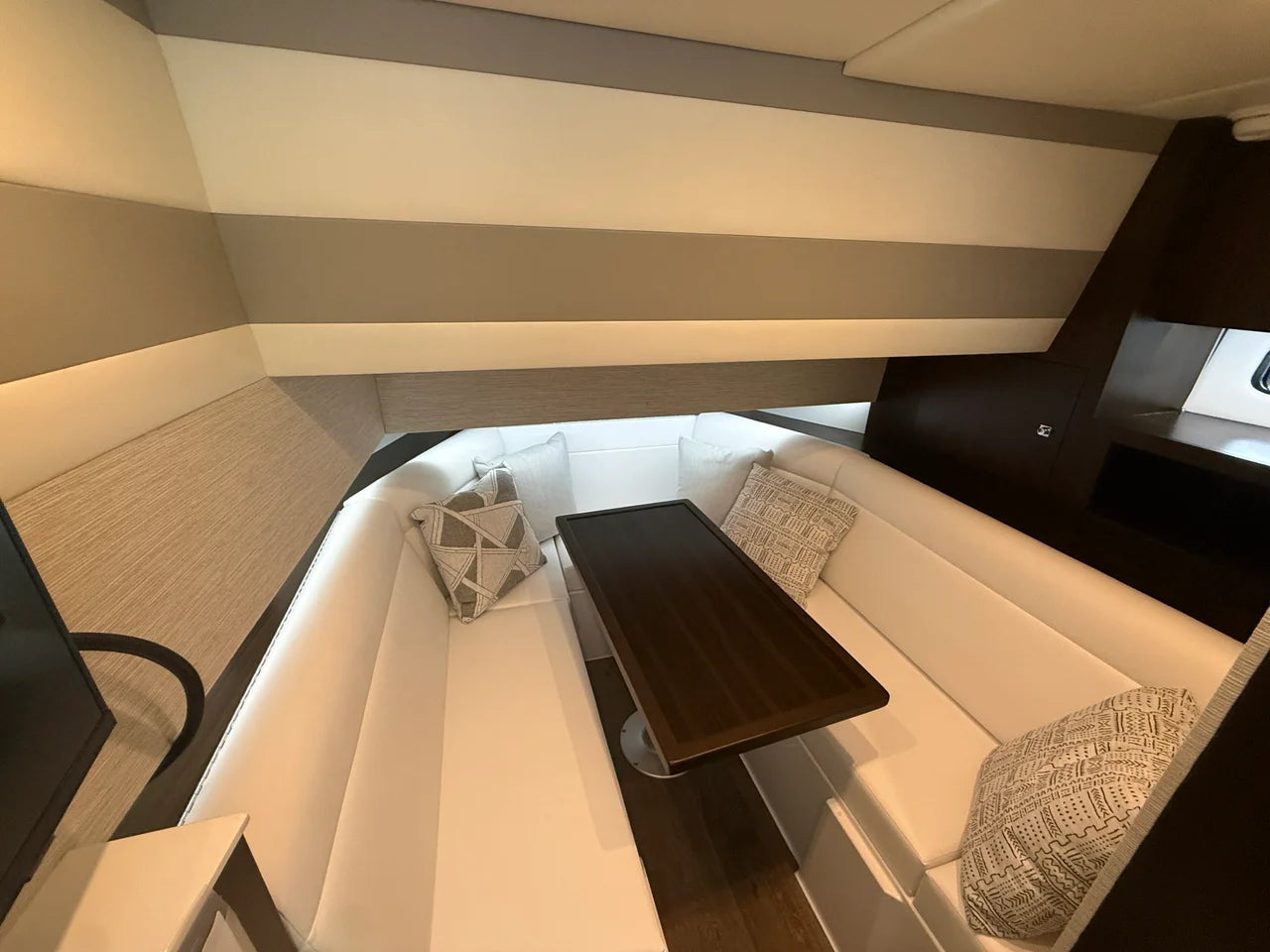 2027 Cruisers Yachts 42 GLS Outboard 42.0 feet, Lake Ozark, Missouri #22