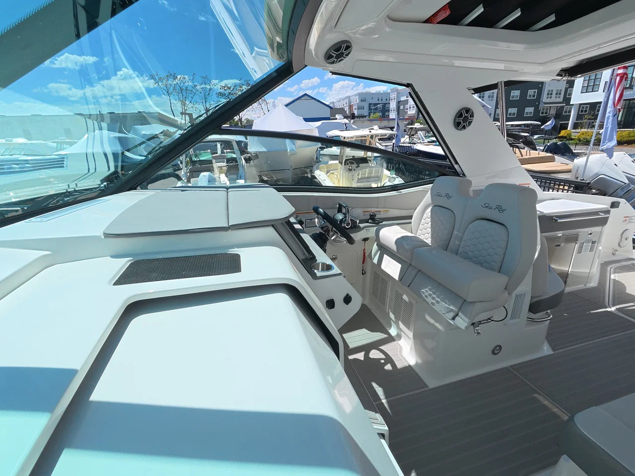 2026 Sea Ray Sundancer 320 Outboard 32.0 feet, Norwalk, Connecticut #18