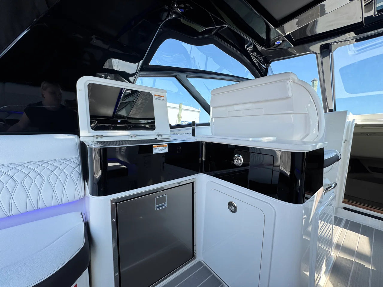 2025 Sea Ray 370 SUNDANCER OB 39.0 feet, Clearwater, Florida #19