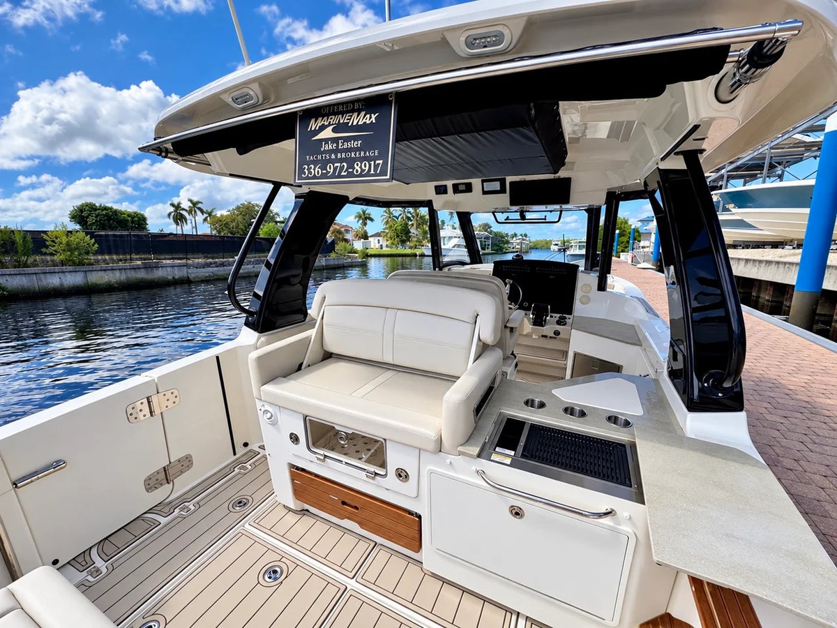 2023 Boston Whaler 350 REALM 35.0 feet, Fort Myers, FL #7