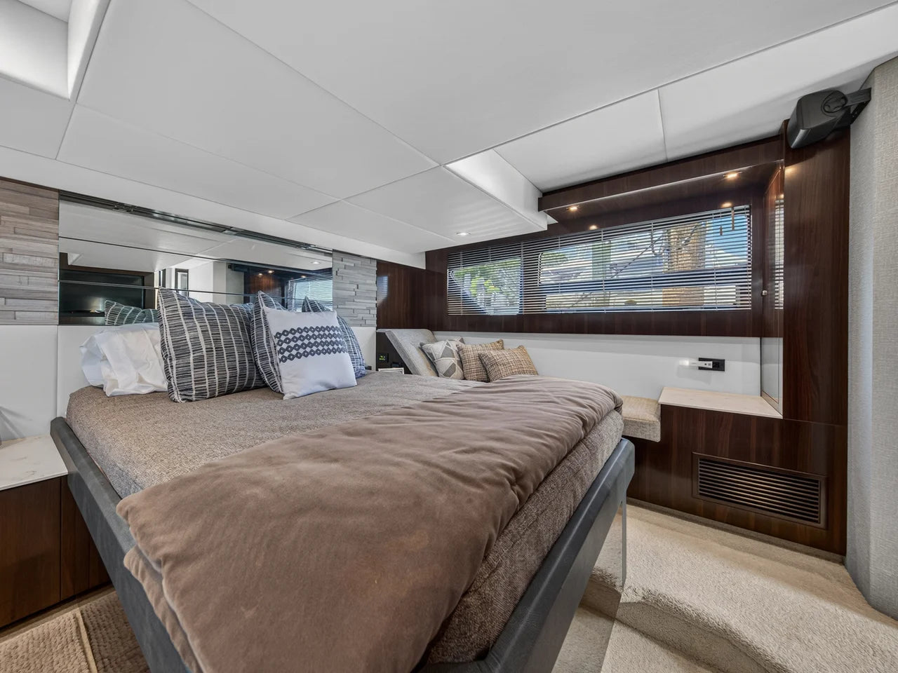 2023 Cruisers Yachts 50 CANTIUS 50.0 feet, Palm Beach, FL #86