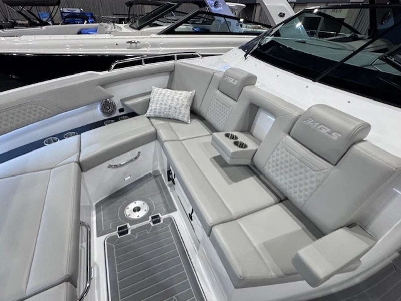 2026 Cruisers Yachts 34 GLS Outboard 34.0 feet, Lake Ozark, MO #38