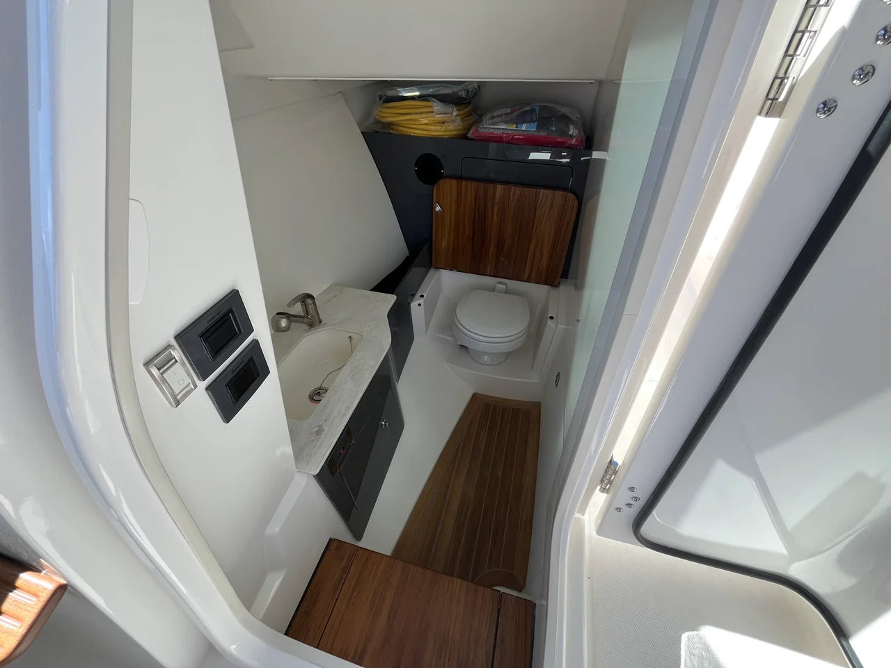 2026 Boston Whaler 330 Vantage 33.0 feet, Wakefield, RI #20