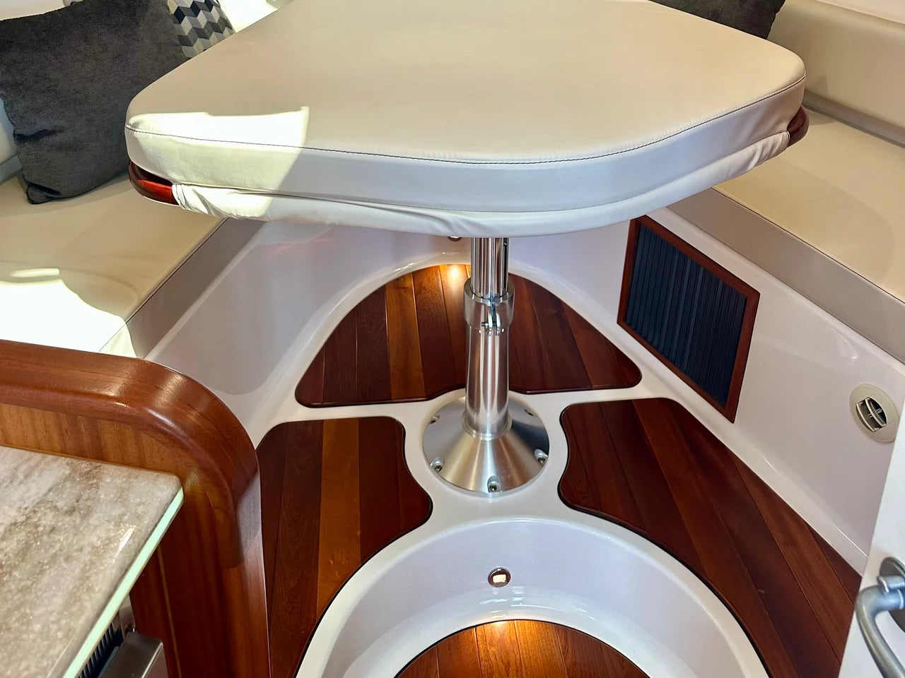 2017 Pursuit OS 385 OFFSHORE 39.0 feet, Fort Myers, Florida #51