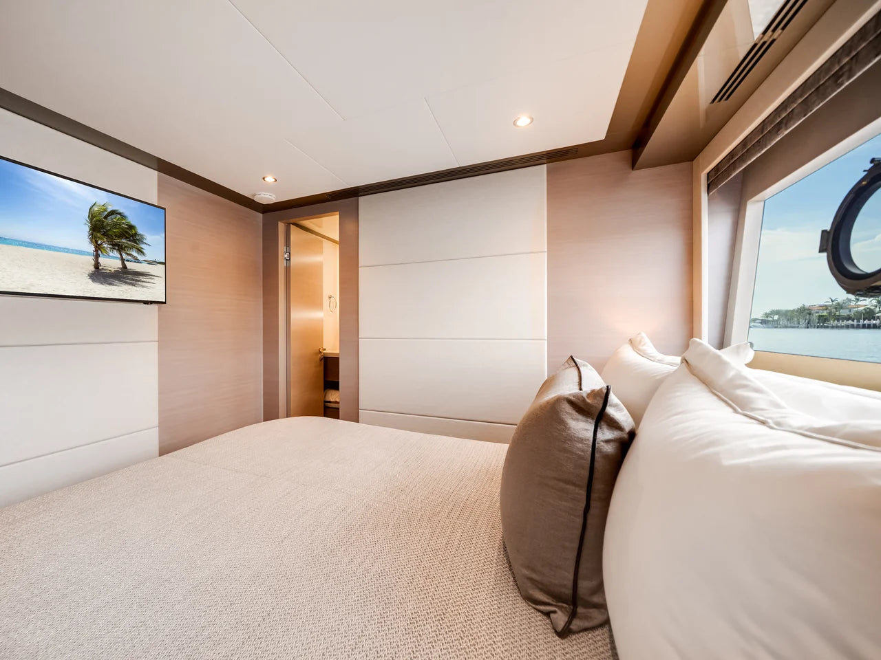 2025 Ocean Alexander 27R 88.0 feet, Fort Lauderdale, FL #61