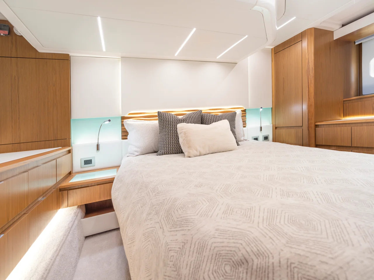 2026 Tiara Yachts 54 EX 54.0 feet, Inuvik, Northwest Territories #13