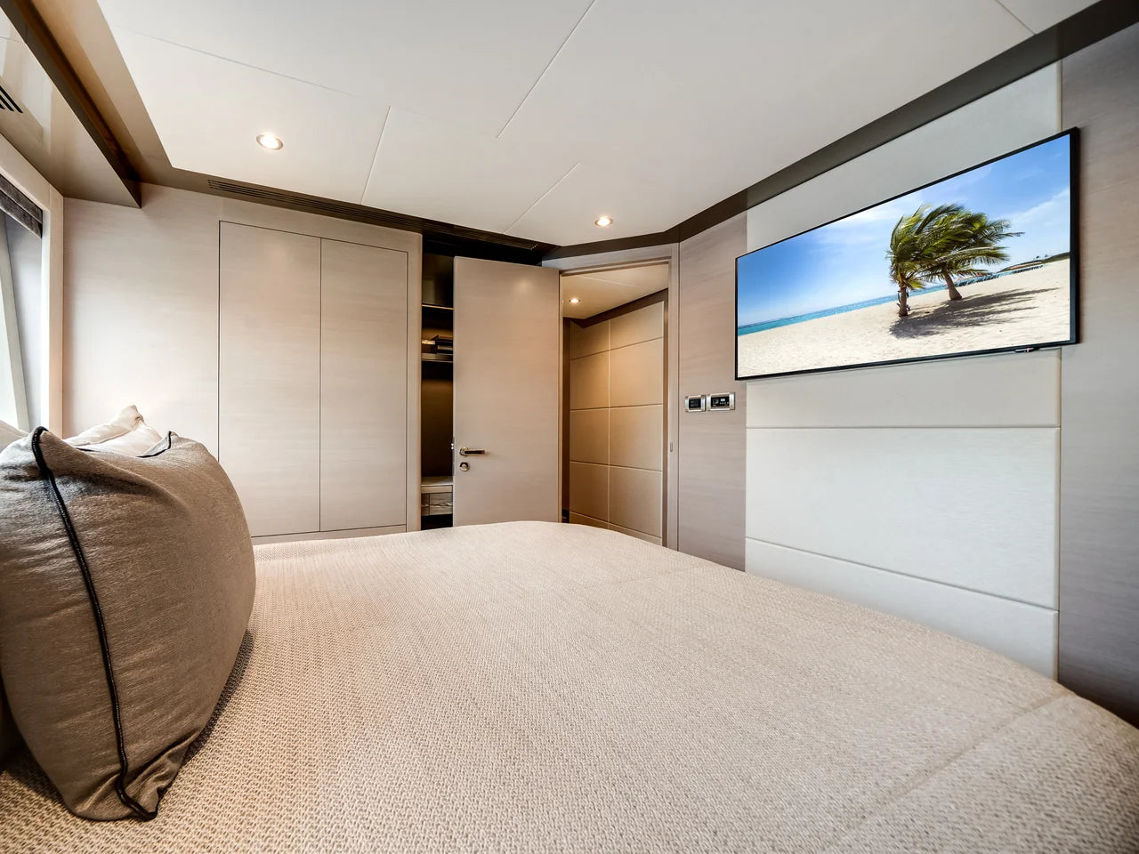 2025 Ocean Alexander 27R 88.0 feet, Fort Lauderdale, FL #63