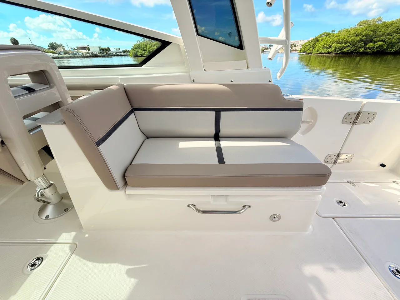 2027 Boston Whaler 330 Vantage 33.0 feet, St Petersburg, FL #47