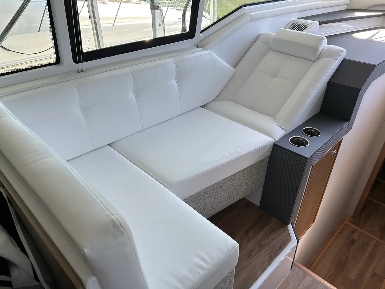 2024 Cruisers Yachts 42 Cantius 42.0 feet, Osage Beach, Missouri #9