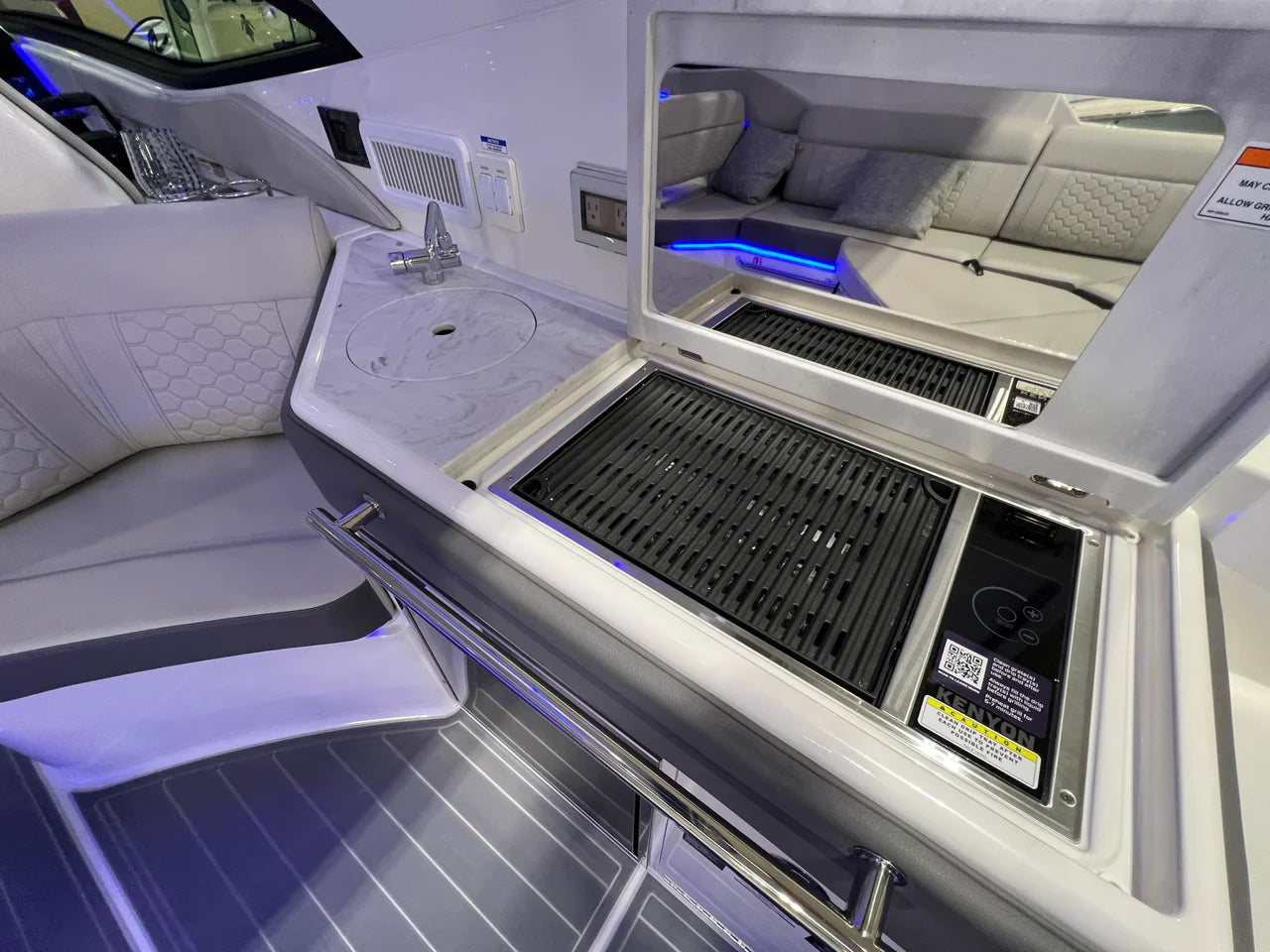 2026 Sea Ray Sundancer 320 Outboard 32.0 feet, Charleston, South Carolina #12