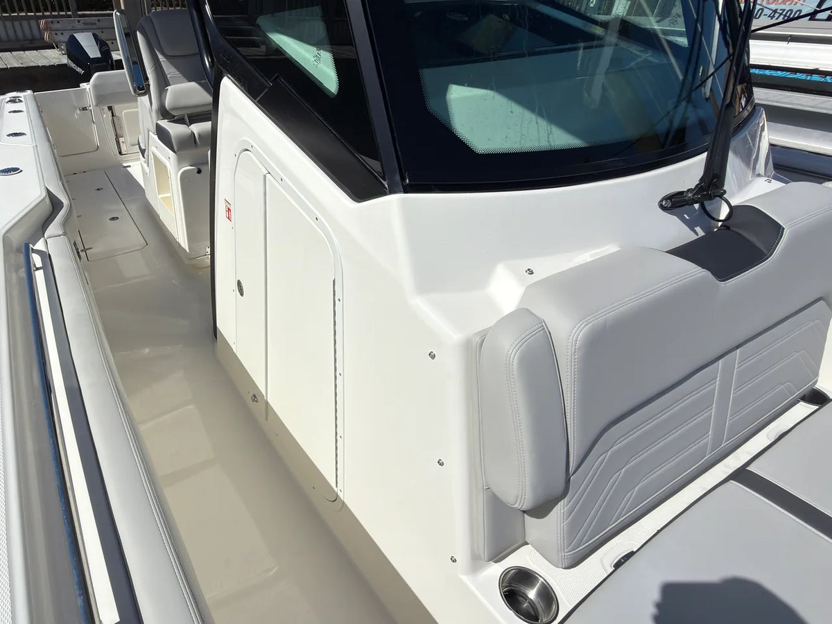 2027 Boston Whaler 330 Outrage 33.0 feet, Panama City, FL #19