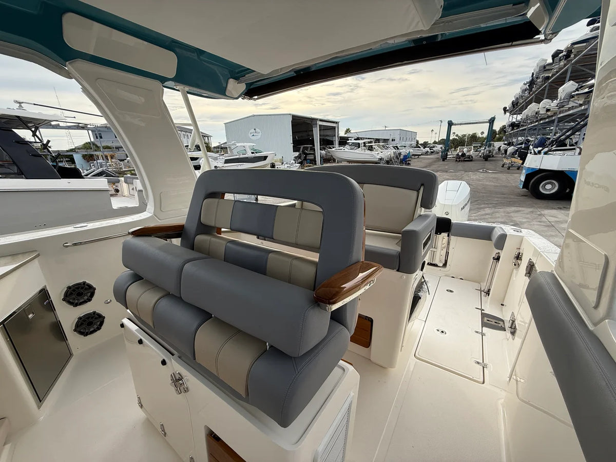 2027 Boston Whaler 350 Realm 35.0 feet, Sarasota, FL #25