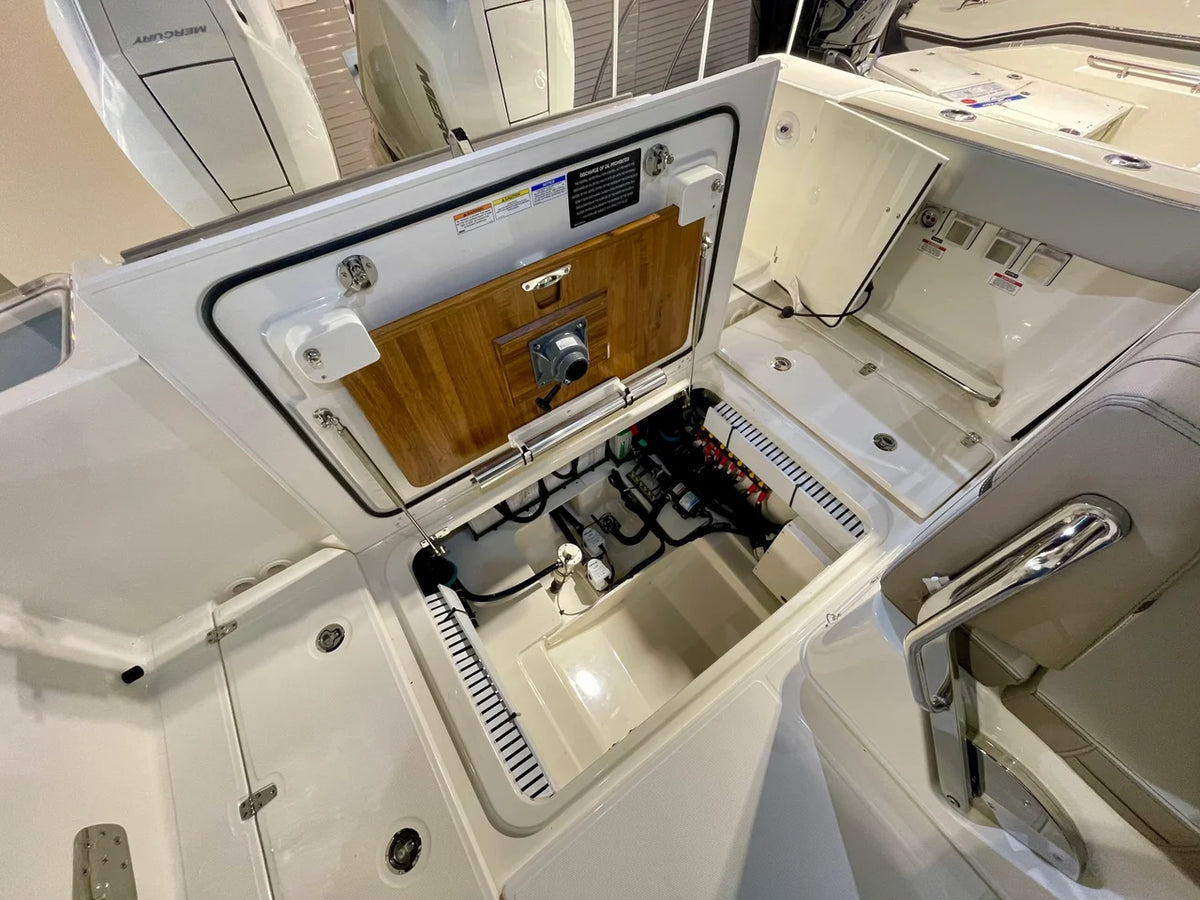 2026 Boston Whaler 330 Vantage 33.0 feet, Danvers, Massachusetts #3
