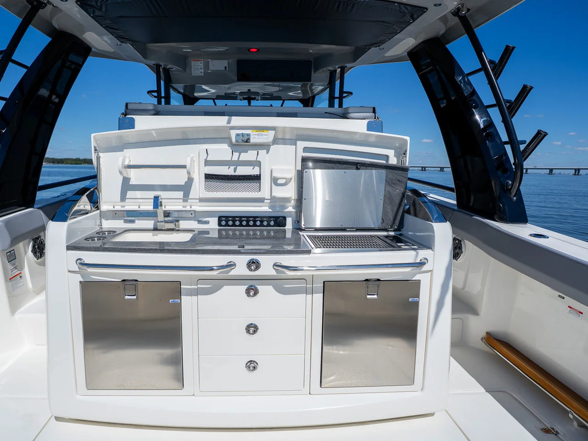 2027 Boston Whaler 420 Outrage 42.0 feet, Clearwater, Florida #19