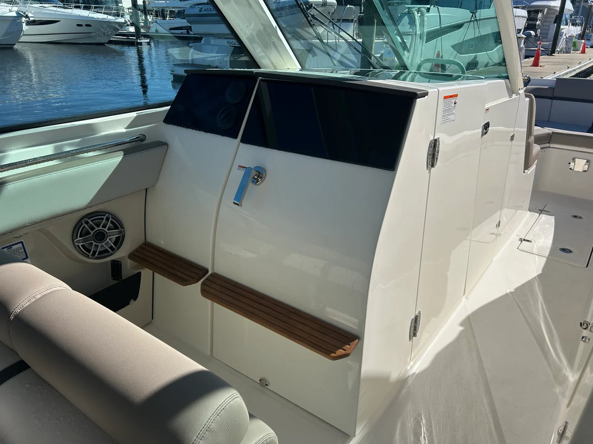 2027 Boston Whaler 330 Vantage 33.0 feet, Pensacola, Florida #25