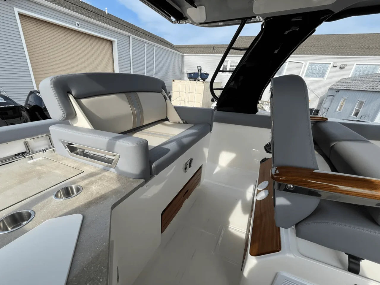 2025 Boston Whaler 350 REALM 35.0 feet, Quincy, MA #22
