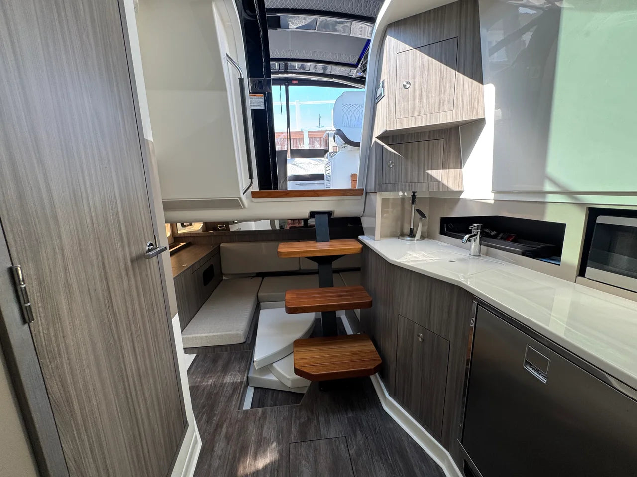 2025 Sea Ray 370 SUNDANCER OB 39.0 feet, Clearwater, Florida #31