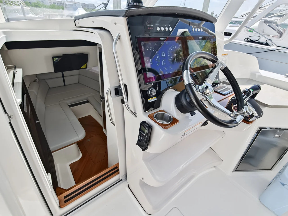 2025 Boston Whaler 350 REALM 35.0 feet, Stuart, Florida #22