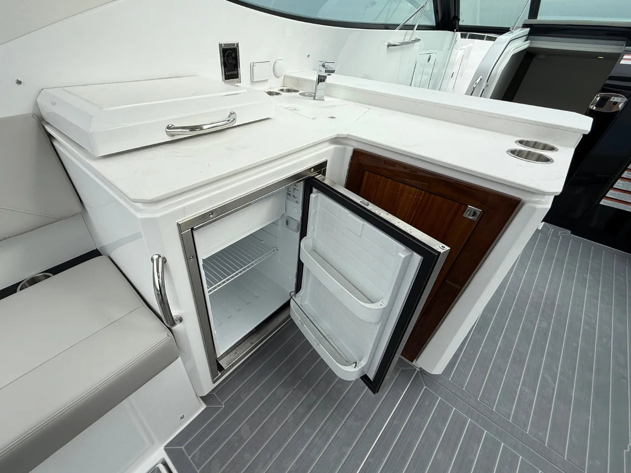 2026 Cruisers Yachts 38 GLS 37.0 feet, Lake Ozark, MO #24