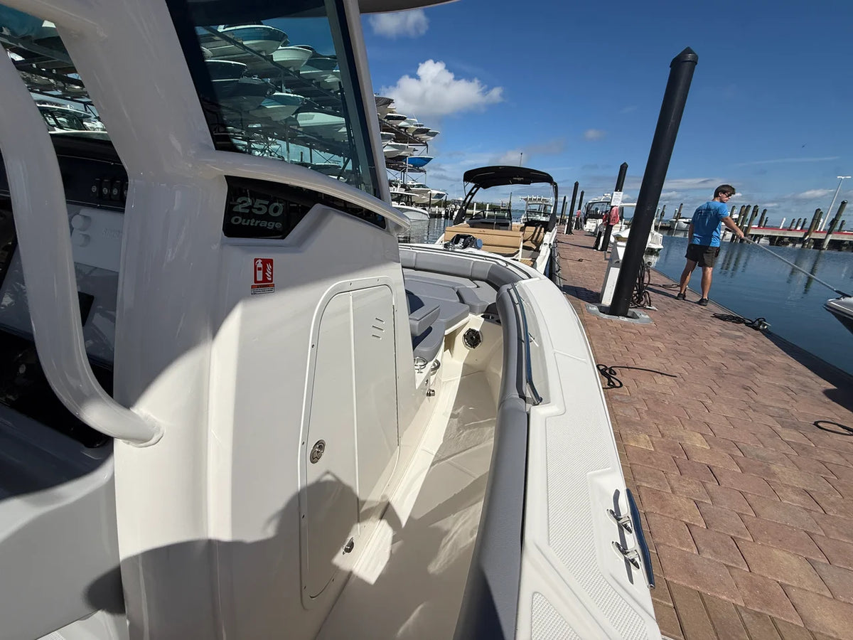 2027 Boston Whaler 250 Outrage 25.0 feet, Sarasota, FL #14