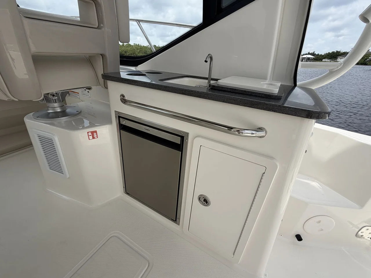 2027 Boston Whaler 325 Conquest 32.0 feet, Fort Myers, FL #15