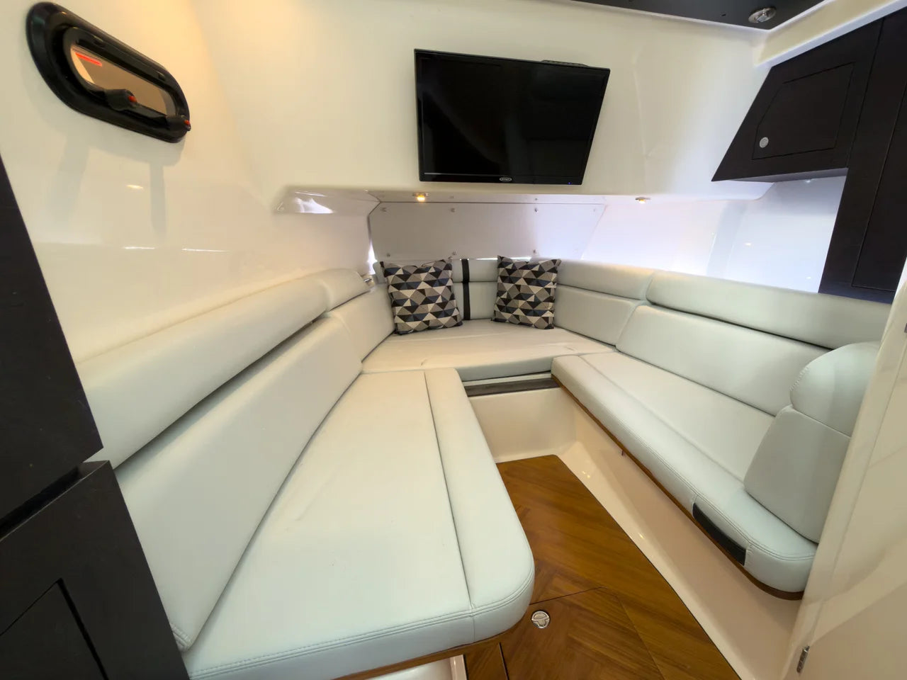 2026 Boston Whaler 350 Realm 35.0 feet, Fort Myers, Florida #17