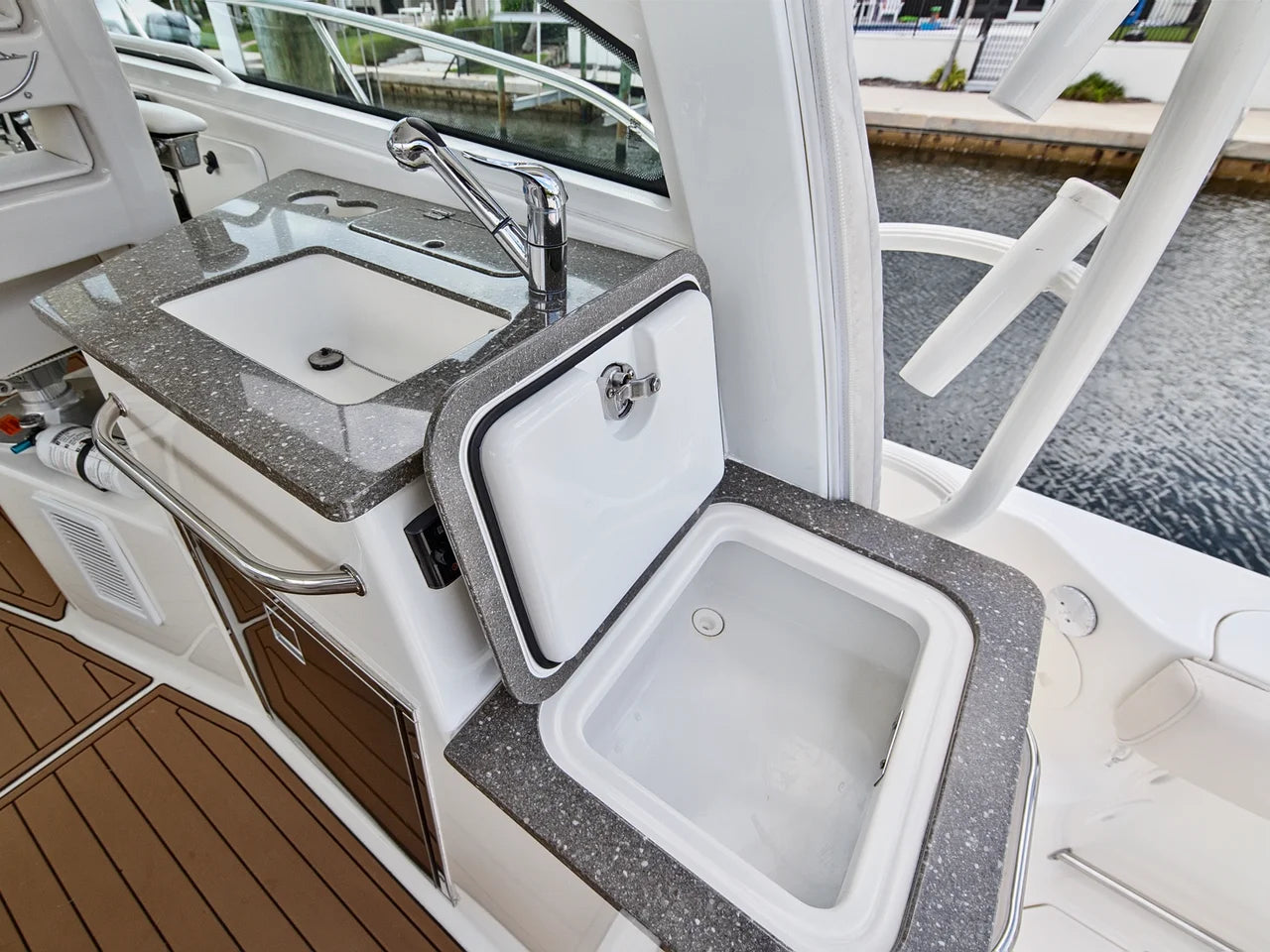 2018 Boston Whaler 345 CONQUEST 34.0 feet, Stuart, Florida #33