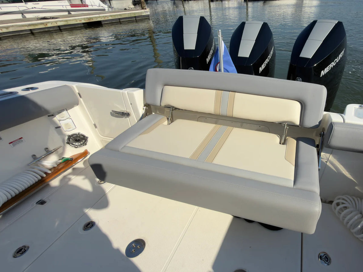 2025 Boston Whaler 350 REALM 35.0 feet, Greenwich, CT #28