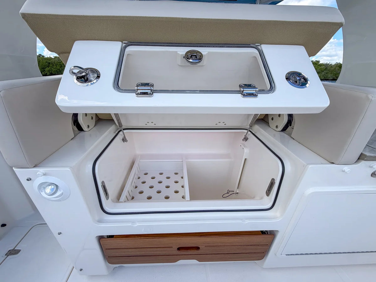 2027 Boston Whaler 350 Realm 35.0 feet, Fort Myers, FL #17