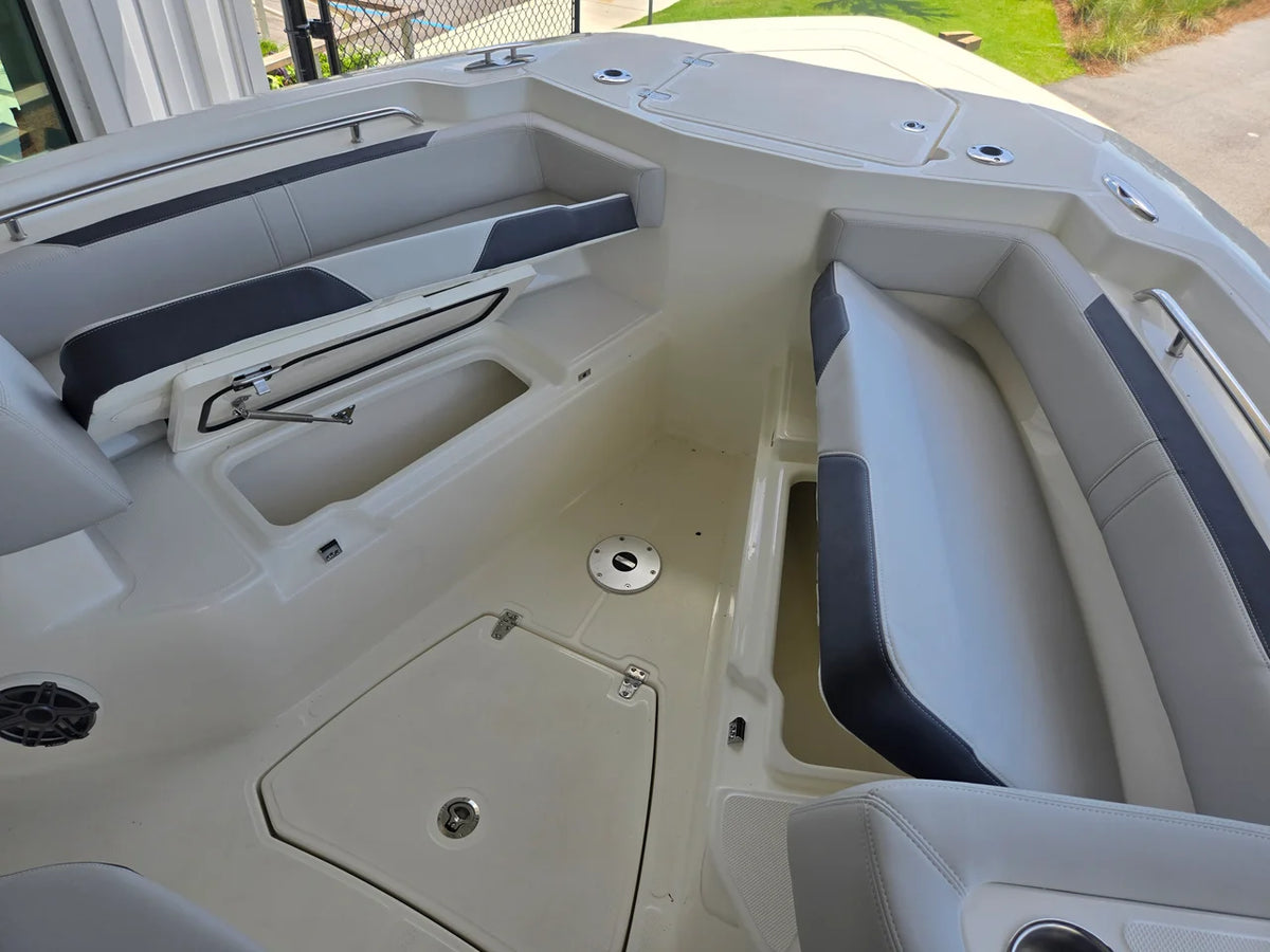 2027 Boston Whaler 330 Outrage 33.0 feet, Charleston, SC #21