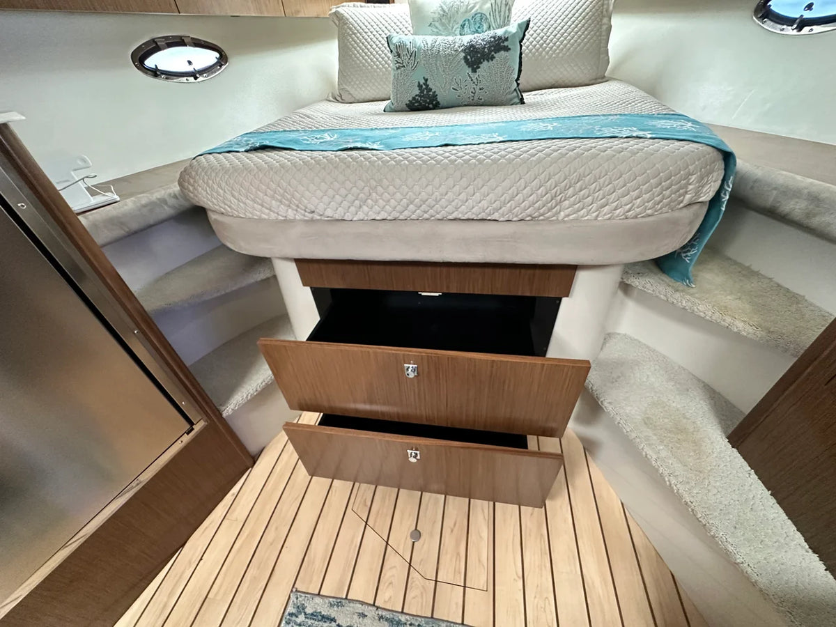 2014 Cruisers Yachts 380 EXPRESS 38.0 feet, Danvers, Massachusetts #36