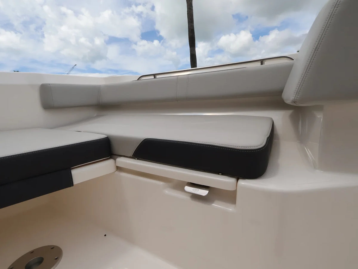 2026 Boston Whaler 330 Outrage 33.0 feet, Naples, Florida #44