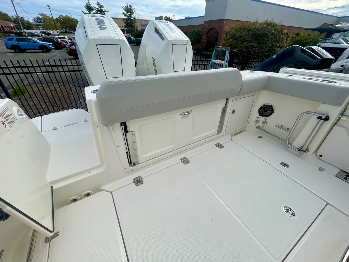 2027 Boston Whaler 330 Outrage 33.0 feet, Danvers, Massachusetts #3