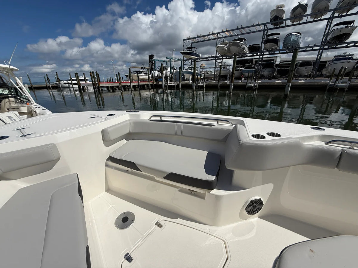2026 Boston Whaler 330 Outrage 33.0 feet, Sarasota, FL #10