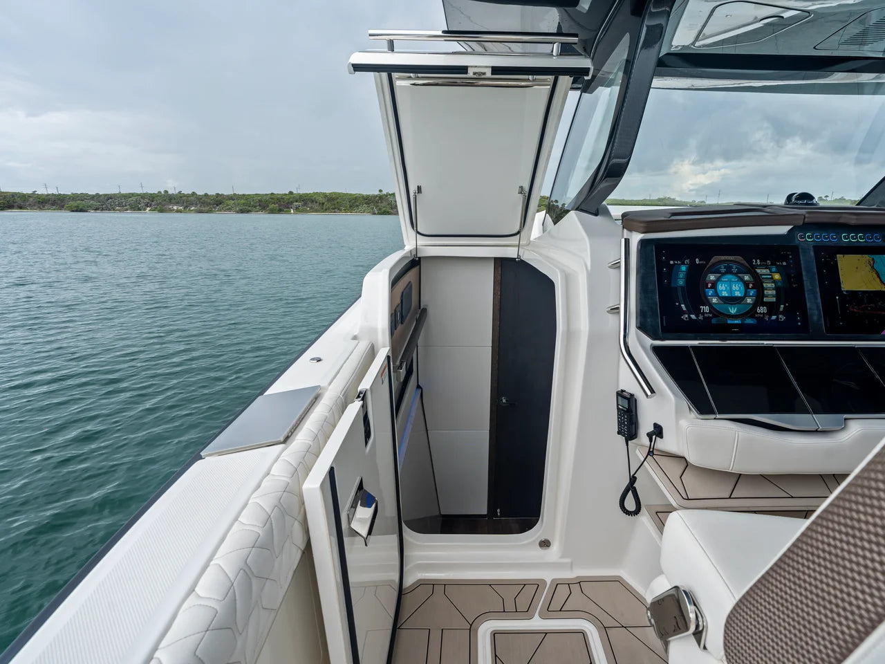 2027 Ducari 37 XIV 37.0 feet, Jupiter, Florida #7