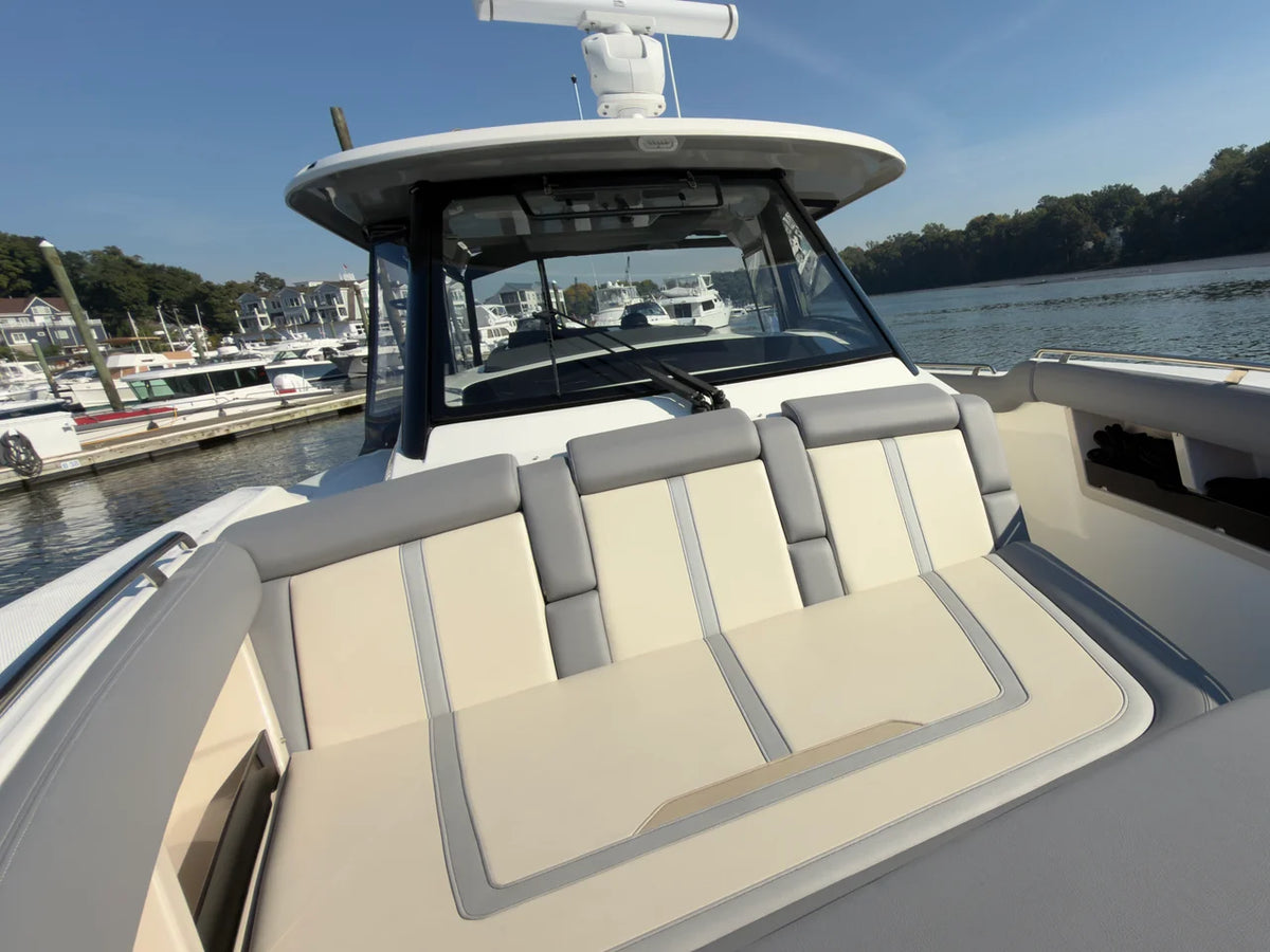 2025 Boston Whaler 350 REALM 35.0 feet, Greenwich, CT #17
