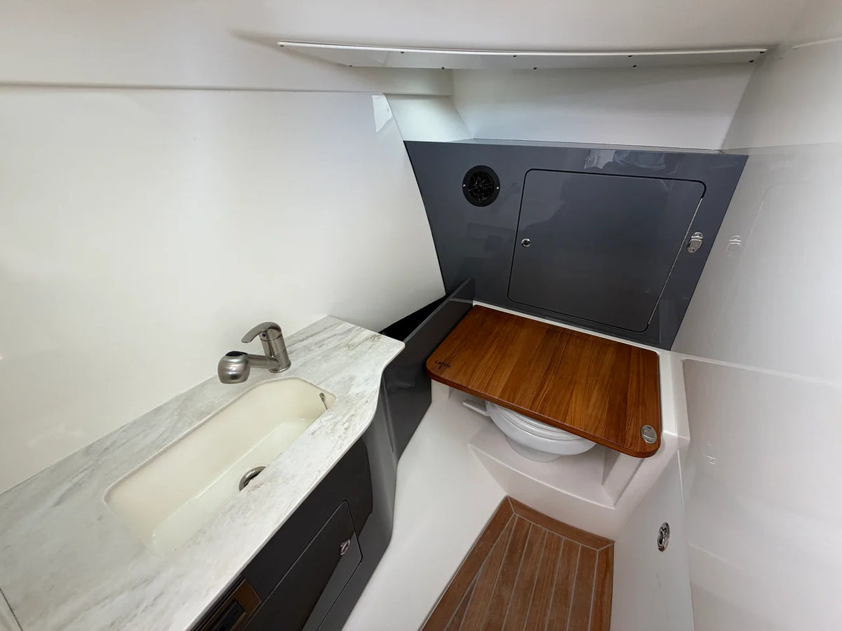 2026 Boston Whaler 330 Vantage 33.0 feet, Charleston, SC #41