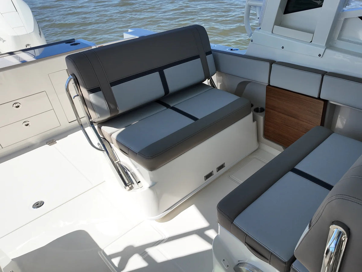 2027 Boston Whaler 330 Vantage 33.0 feet, Thunderbolt, GA #18