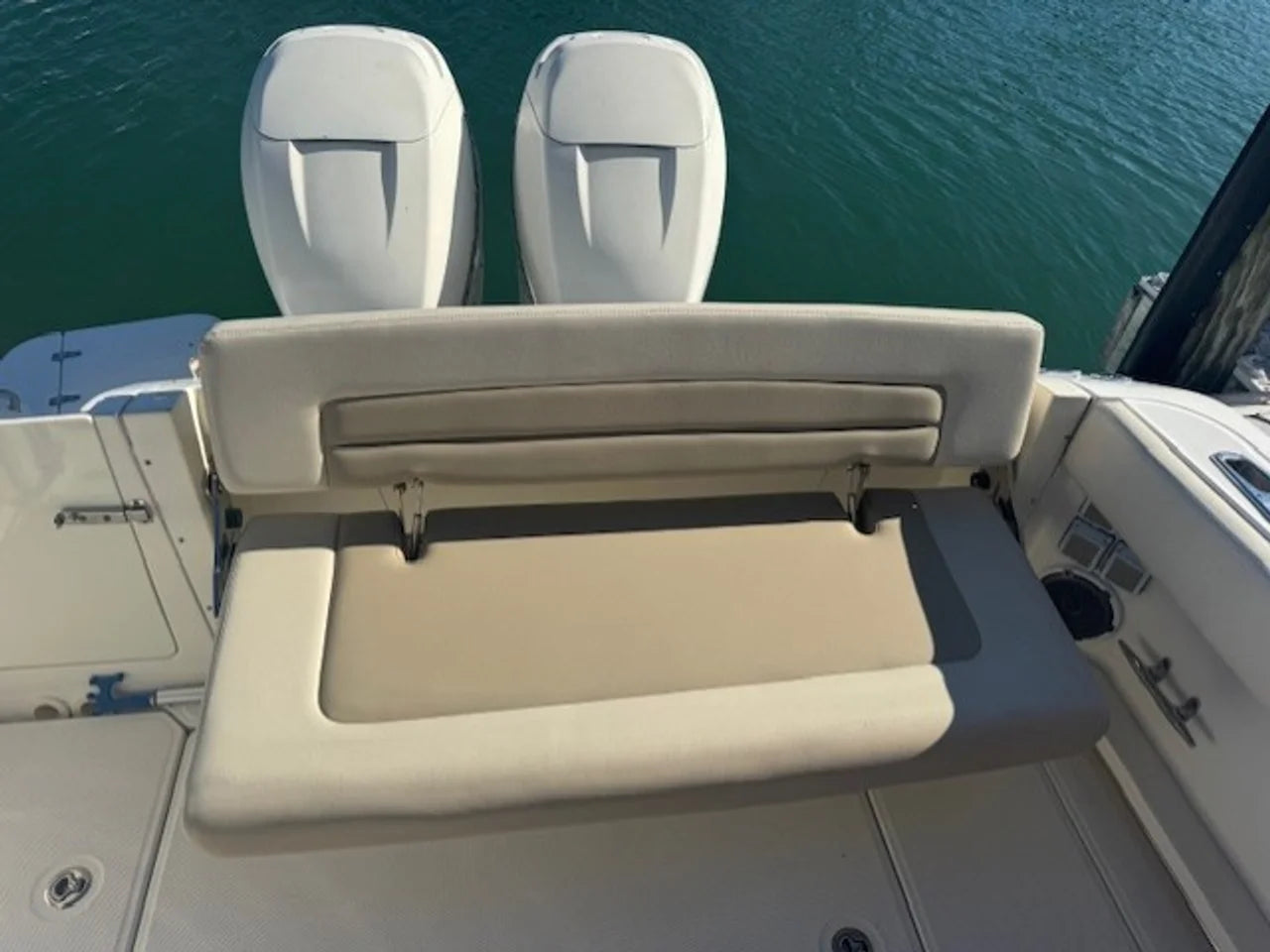 2016 Boston Whaler 320 VANTAGE 32.0 feet, Miami, FL #23