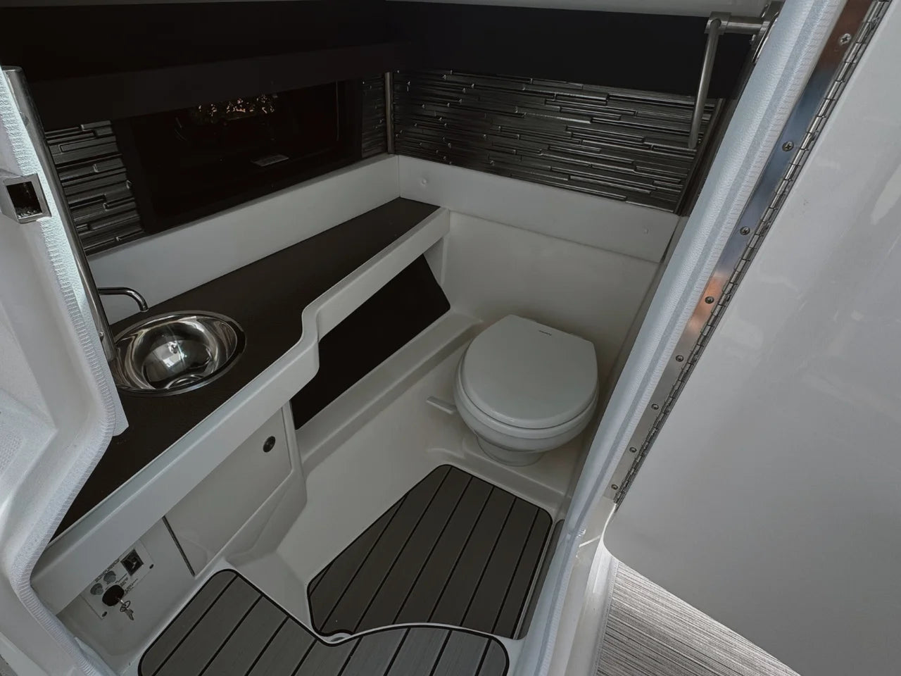 2026 Sea Ray SLX 310 Outboard 31.0 feet, Jupiter, Florida #18